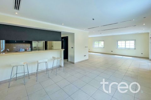 Villa in Legacy, Jumeirah Park, Dubai 3 bedrooms, 677.08 sq.m. № 123625 - photo 5