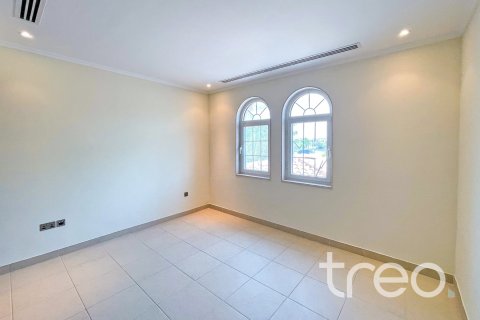 Villa in Legacy, Jumeirah Park, Dubai 3 bedrooms, 677.08 sq.m. № 123625 - photo 9