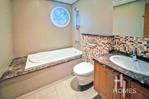 Villa in Legacy, Jumeirah Park, Dubai 5 bedrooms, 436 sq.m. № 14103 - photo 16