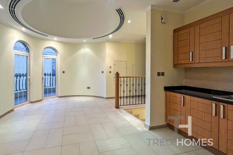 Villa in Legacy, Jumeirah Park, Dubai 5 bedrooms, 436 sq.m. № 14103 - photo 3