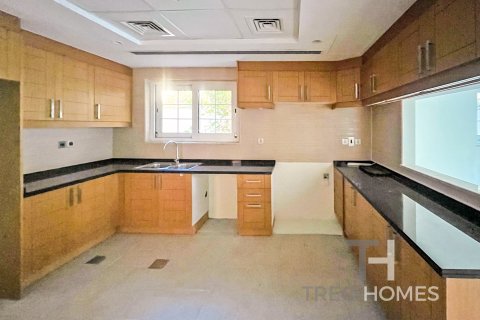 Villa in Legacy, Jumeirah Park, Dubai 5 bedrooms, 436 sq.m. № 14103 - photo 4