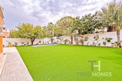 Villa in Legacy, Jumeirah Park, Dubai 5 bedrooms, 436 sq.m. № 14103 - photo 12