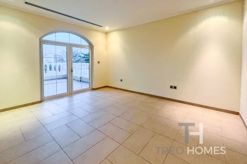 Villa in Legacy, Jumeirah Park, Dubai 5 bedrooms, 436 sq.m. № 14103 - photo 2