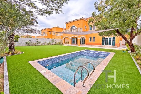 Villa in Legacy, Jumeirah Park, Dubai 5 bedrooms, 436 sq.m. № 14103 - photo 1