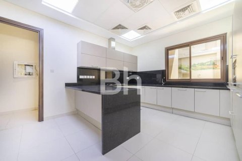 Снять в аренду виллу в Meydan, Дубай: 5 спален, 960м², № 22243 - фото 13