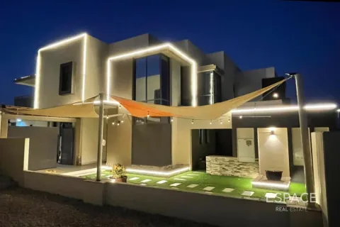 Adosado en Dubai Hills Estate, Dubai, 4 dormitorios, 229 m², № 62152 - foto 1