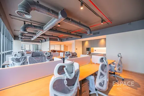 Oficina en Jumeirah Lake Towers, Dubai, 214 m², № 62270 - foto 4