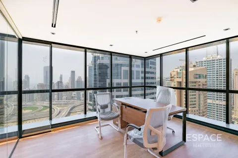 Oficina en Jumeirah Lake Towers, Dubai, 214 m², № 62270 - foto 2