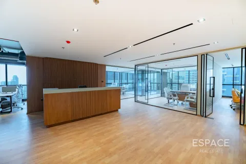 Oficina en Jumeirah Lake Towers, Dubai, 214 m², № 62270 - foto 1