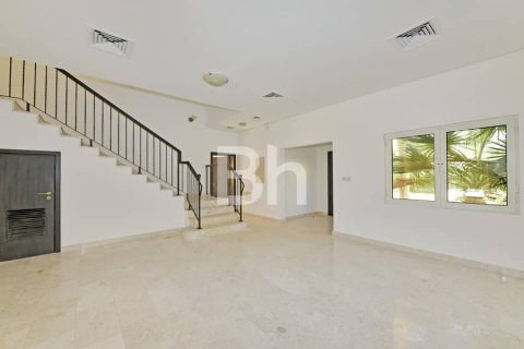 Снять в аренду виллу в The Villa, Дубай: 5 спален, 334м², № 21920 - фото 3