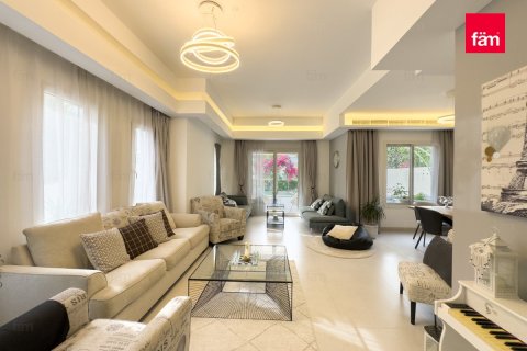 Villa en Dubai, 3 dormitorios, 350.9 m², № 40648 - foto 1