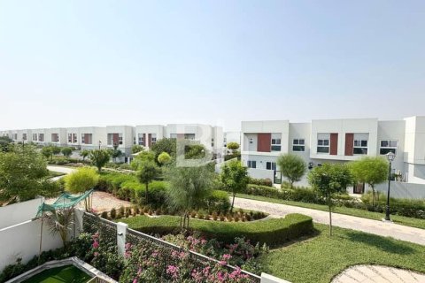 Villa in Dubai Land, Dubai 4 bedrooms, 230 sq.m. № 57737 - photo 19