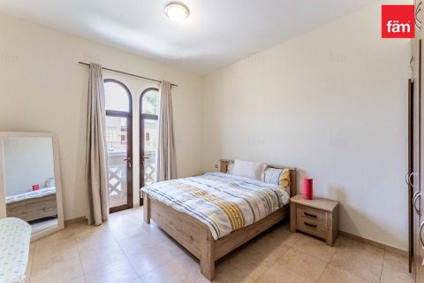 Снять в аренду таунхаус в Дубае: 4 спальни, 388.7м², № 110731 - фото 29