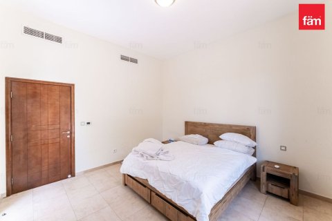Снять в аренду таунхаус в Дубае: 4 спальни, 388.7м², № 110731 - фото 10