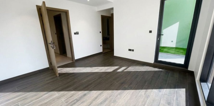 Таунхаус в Дубае, 4 спальни, 144м², № 110732