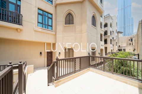 Apartment in Downtown Dubai (Downtown Burj Dubai), Dubai 2 bedrooms, 145 sq.m. № 45736 - photo 20