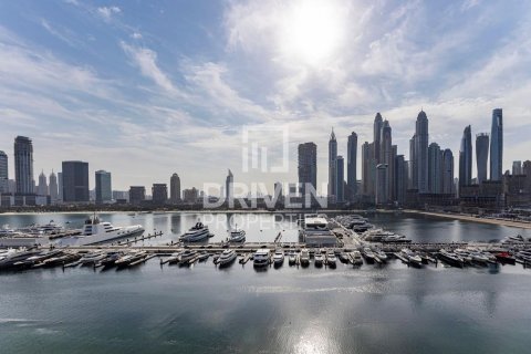 Apartment in EMAAR Beachfront, Dubai Harbour, Dubai 2 bedrooms, 115.66 sq.m. № 128597 - photo 13