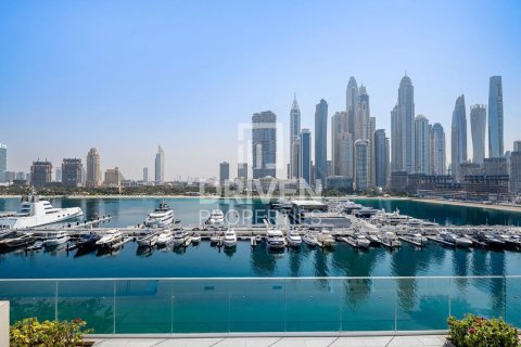 Apartment in EMAAR Beachfront, Dubai Harbour, Dubai 2 bedrooms, 115.66 sq.m. № 128597 - photo 14