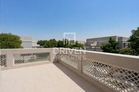 Villa in Dubai Silicon Oasis, Dubai 3 bedrooms, 311.97 sq.m. № 128594 - photo 20