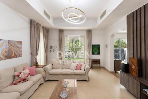 Villa in Dubai Silicon Oasis, Dubai 3 bedrooms, 311.97 sq.m. № 128594 - photo 3