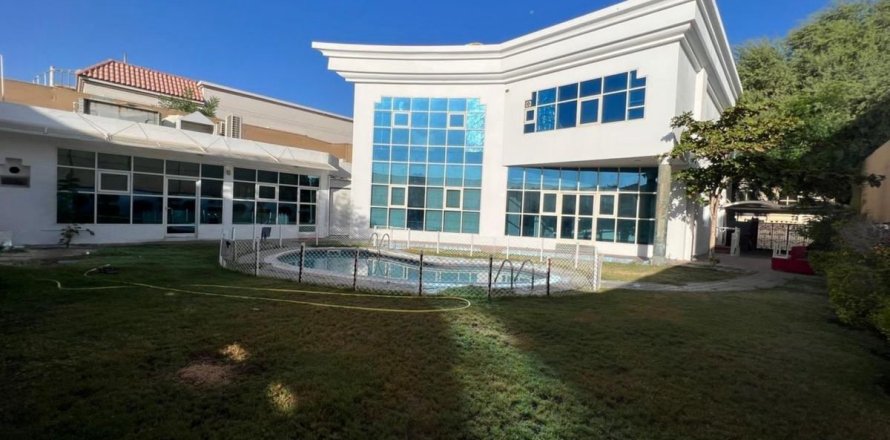 Villa en Mirdif, Dubai, 5 dormitorios, 1393.5 m², № 60404