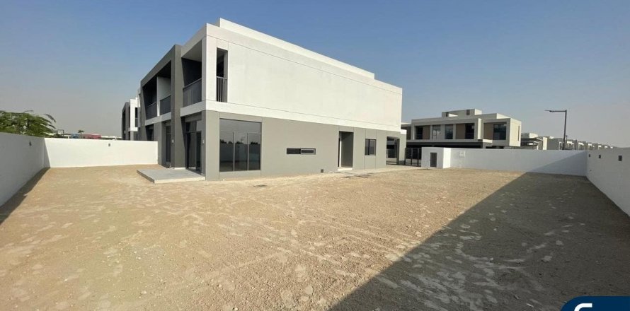 Villa in Dubai South (Dubai World Central), Dubai 5 bedrooms, 631 sq.m. № 76540