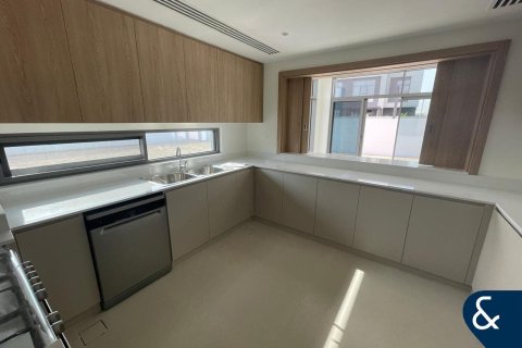 Villa in Dubai South (Dubai World Central), Dubai 5 bedrooms, 631 sq.m. № 76540 - photo 6