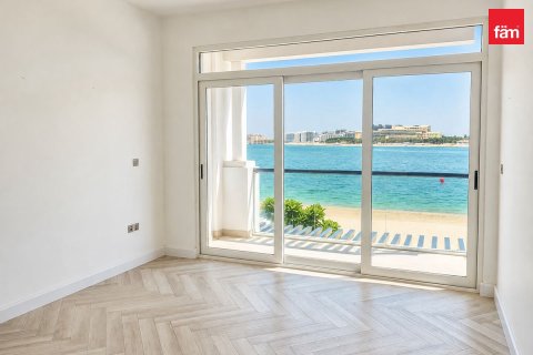 Villa in Palm Jumeirah, Dubai 5 bedrooms, 270.9 sq.m. № 139738 - photo 2