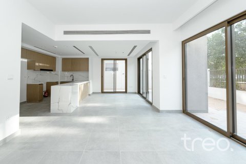 Снять в аренду таунхаус в Дубае: 4 спальни, 213.68м², № 119941 - фото 7