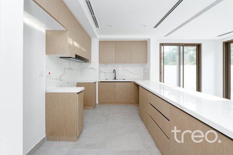 Снять в аренду таунхаус в Дубае: 4 спальни, 213.68м², № 119941 - фото 2