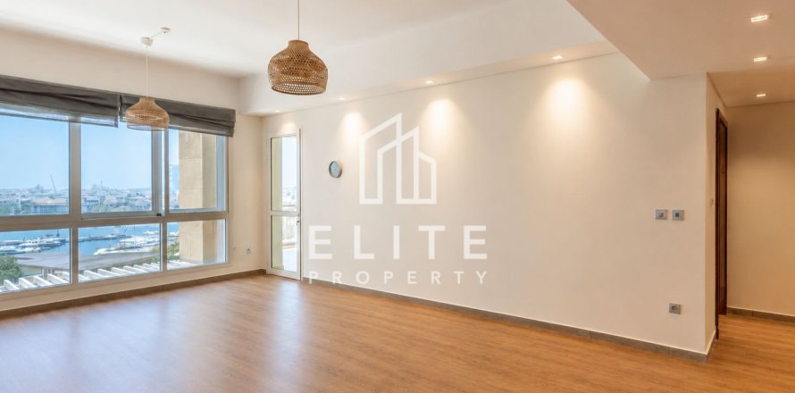 Apartment in Marina Residences, Palm Jumeirah, Dubai 3 bedrooms, 227 sq.m. № 137361