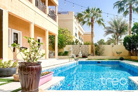 فيلا في فيلات, دبي 5 غرف نوم , 380.9 م² رقم 120156 - صورة 2