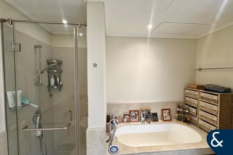 Apartment in Downtown Dubai (Downtown Burj Dubai), Dubai 2 bedrooms, 145 sq.m. № 75311 - photo 16