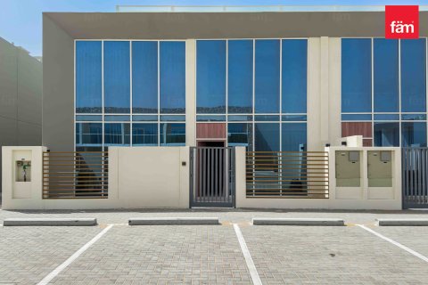 Townhouse in Dubai 3 bedrooms, 106.9 sq.m. № 13901 - photo 2