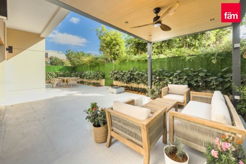 Купить виллу в Аль-Барше, Дубай: 4 спальни, 354м², № 89270 - фото 3