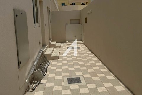 Villa in Al Barsha South, Al Barsha, Dubai 2 bedrooms, 83.6 sq.m. № 42483 - photo 9