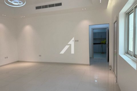 Villa in Al Barsha South, Al Barsha, Dubai 2 bedrooms, 83.6 sq.m. № 42483 - photo 4