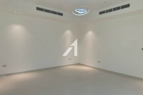Villa in Al Barsha South, Al Barsha, Dubai 2 bedrooms, 83.6 sq.m. № 42483 - photo 3