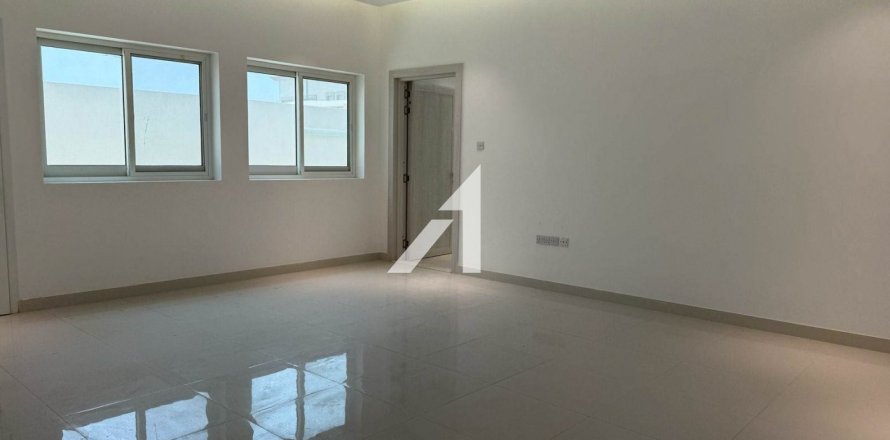Villa in Al Barsha South, Al Barsha, Dubai 2 bedrooms, 83.6 sq.m. № 42483