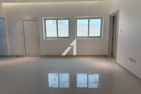 Villa in Al Barsha South, Al Barsha, Dubai 2 bedrooms, 83.6 sq.m. № 42483 - photo 5