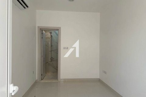 Villa in Al Barsha South, Al Barsha, Dubai 2 bedrooms, 83.6 sq.m. № 42483 - photo 6