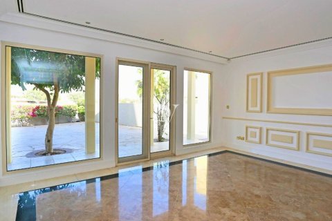 Снять в аренду виллу в Арабиан Ранчес, Дубай: 5 спален, 767м², № 71395 - фото 3