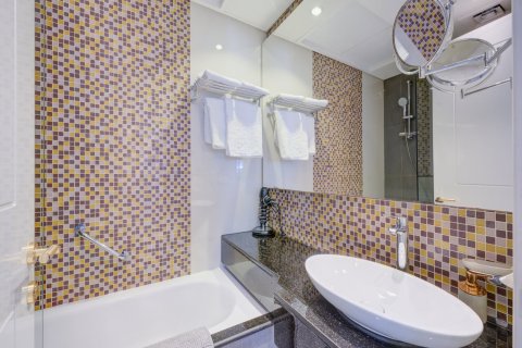 Apartment in Downtown Dubai (Downtown Burj Dubai), Dubai 2 bedrooms, 106 sq.m. № 96934 - photo 18