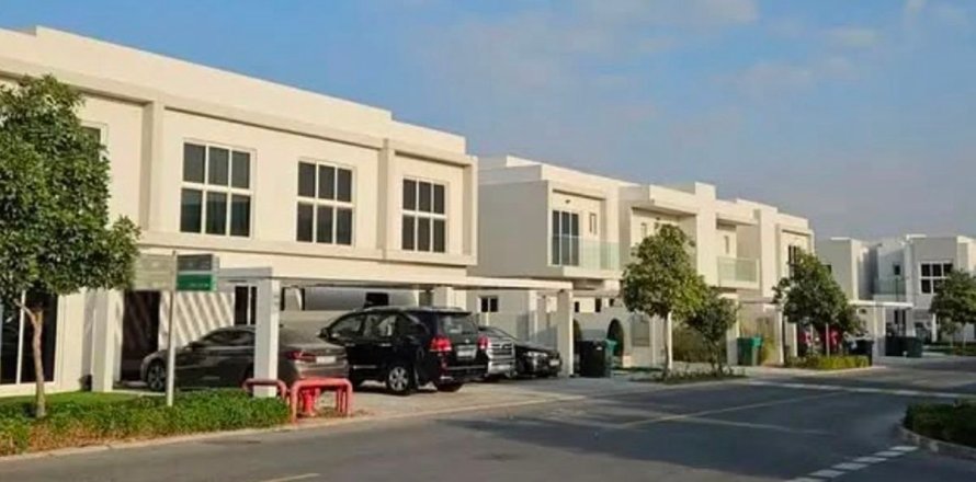 Townhouse in Dubai 3 bedrooms, 180 sq.m. № 118351