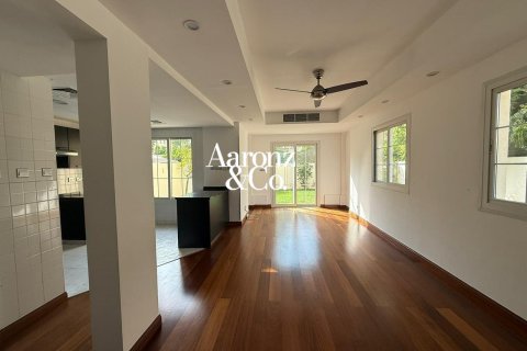 Villa en The Springs, Dubai, 2 dormitorios, 264 m², № 138136