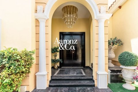Villa in Jumeirah Park, Dubai 4 bedrooms, 740 sq.m. № 138135 - photo 15