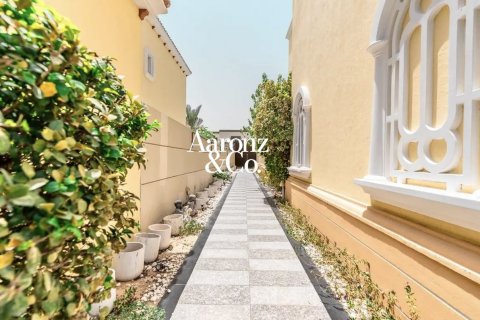 Villa in Jumeirah Park, Dubai 4 bedrooms, 740 sq.m. № 138135 - photo 14