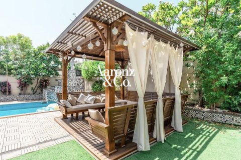 Villa in Jumeirah Park, Dubai 4 bedrooms, 740 sq.m. № 138135 - photo 3