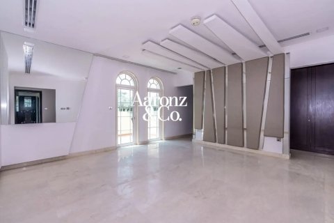 Villa in Jumeirah Park, Dubai 4 bedrooms, 740 sq.m. № 138135 - photo 7