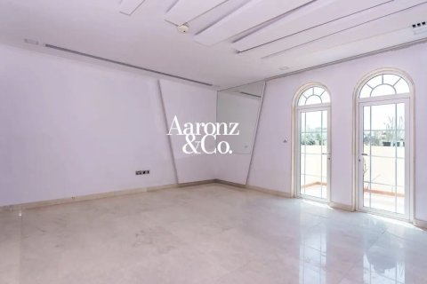 Villa in Jumeirah Park, Dubai 4 bedrooms, 740 sq.m. № 138135 - photo 6